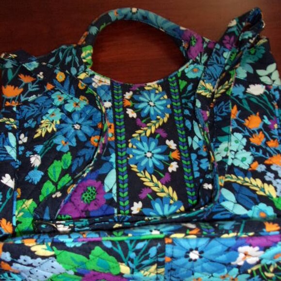 Vera Bradley crossbody floral quilted bag - Picture 3 of 5